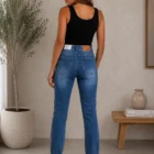 0526 36 Blauw push up spijkerbroek