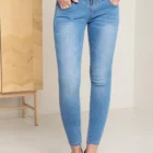 0526 6 Push up high waist spijkerbroek