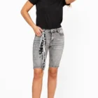 grijze-push-up-spijkerbroek-short