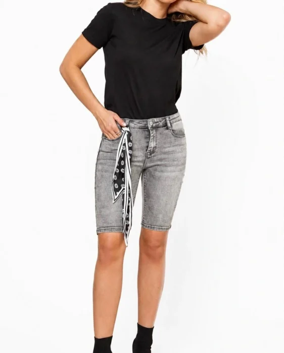 grijze-push-up-spijkerbroek-short